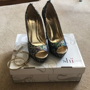 Shi Peacock Heels size 6